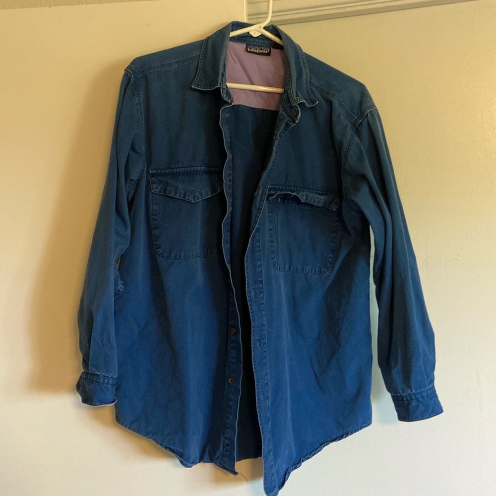 Men’s vintage Patagonia button down. Size medium. 100% cotton.